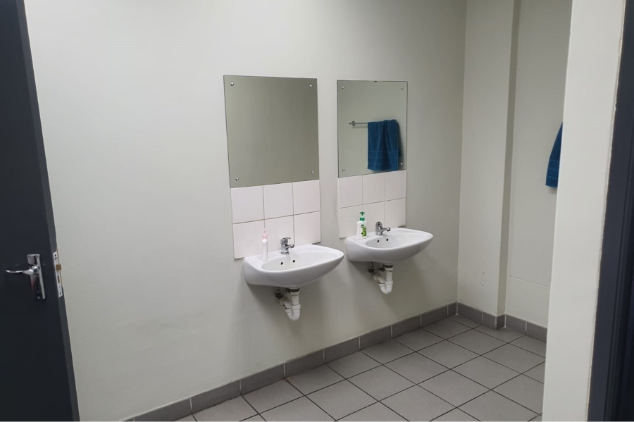To Let commercial Property for Rent in Sidwell Eastern Cape